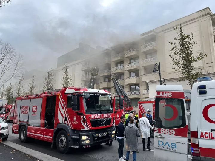 Τουρκία: Στις φλόγες το ξενοδοχείο Kempinski στο Βόσπορο