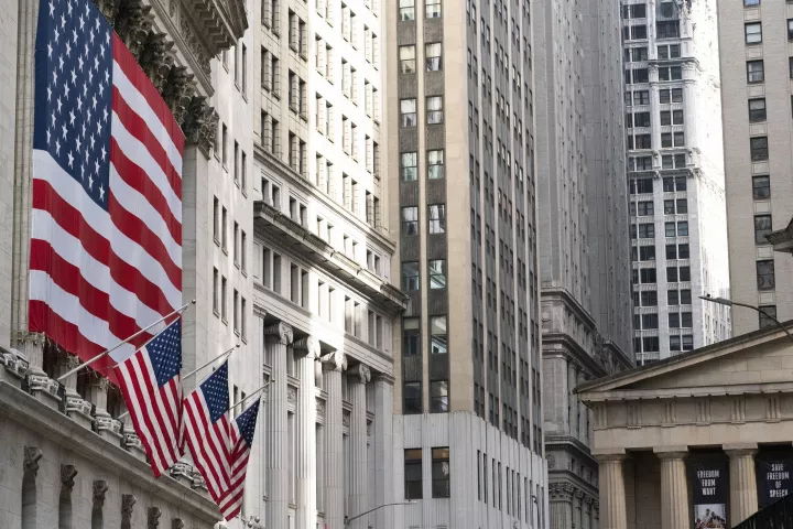 «Ριμπάουντ» στη Wall Street με φόντο τη Fed