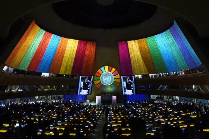 Γκάφα Ερντογάν: Μπέρδεψε τα χρώματα στην αίθουσα της ΓΣ του ΟΗΕ με αυτά των ΛΟΑΤΚΙ 