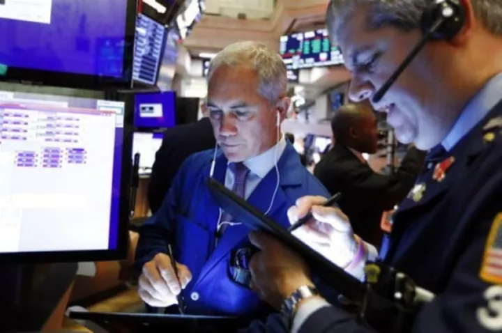 Wall Street: Απώλειες λόγω κοροναϊού και εταιρικών αποτελεσμάτων