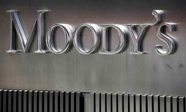 Moody&apos;s: Βελτιώνεται το προφίλ της Ελλάδας, πρόσκαιρο το σοκ