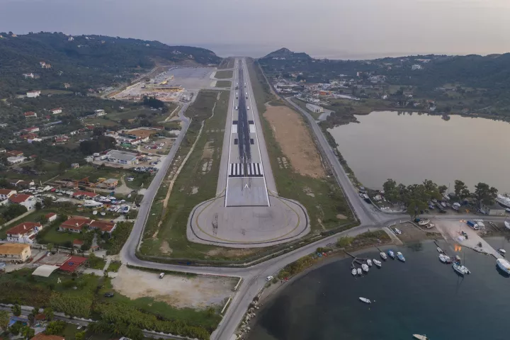 Μεγάλη διάκριση για το νησί της Σκιάθου: Στο «Hall of Fame» με τα πιο θεαματικά αεροδρόμια στον κόσμο