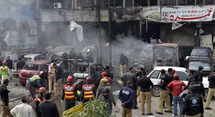 Πακιστάν: Τουλάχιστον 15 νεκροί και δεκάδες τραυματίες από βομβιστική επίθεση