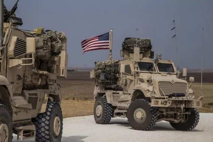 Μόσχα και Τεχεράνη επέκριναν την στρατιωτική παρουσία των ΗΠΑ στις πετρελαιοπηγές της Συρίας