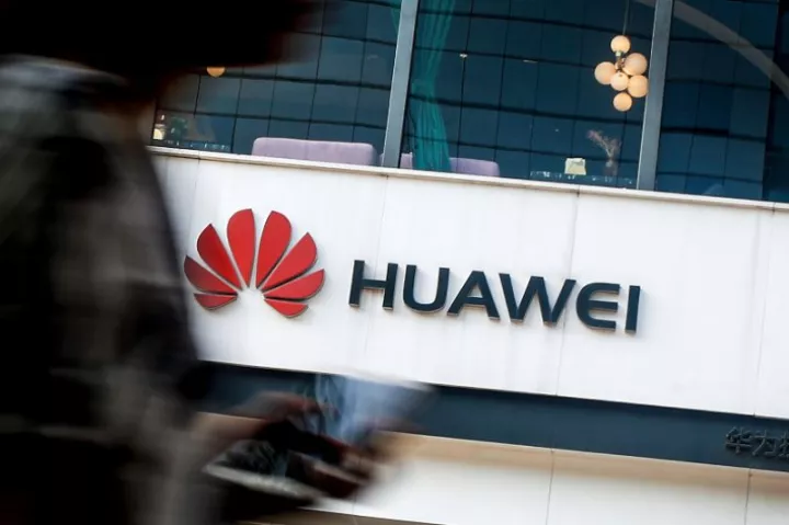 Ντ. Τραμπ: «Απειλή για την ασφάλεια η Huawei»