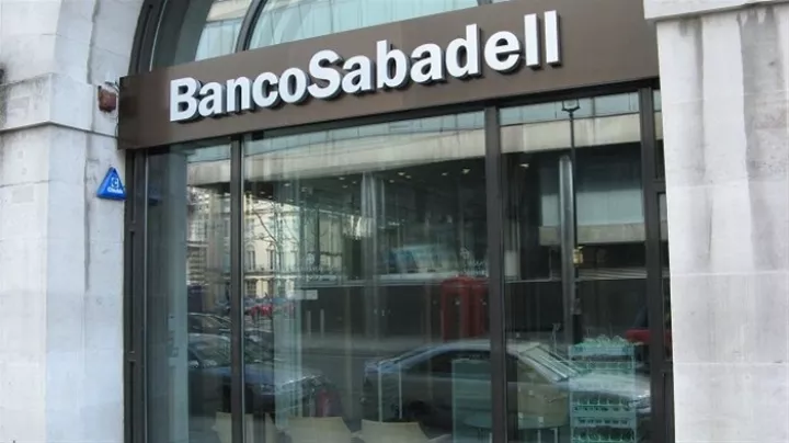 Sabadell: Μετά την αποτυχία συμφωνίας με την BBVA εξετάζει περικοπές και συμμαχίες