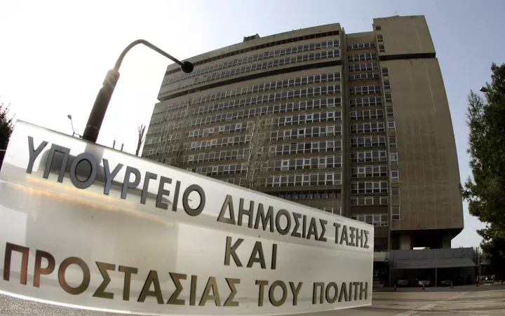 Υπ. Προστασίας Πολίτη: «Ο ΣΥΡΙΖΑ μας καλεί να παρανομήσουμε» για τον Χρ. Παππά