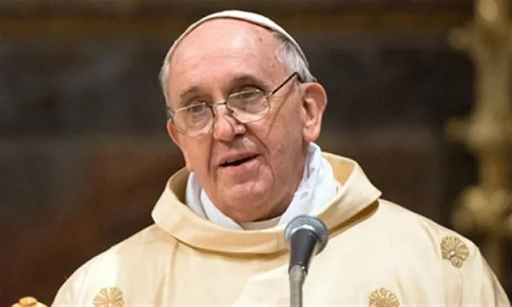 Πάπας: Οι μητέρες να μη διστάζουν να θηλάζουν τα μωρά τους στη διάρκεια της βάφτισής τους 