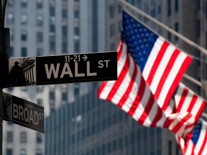 Ράλι στη Wall Street, άνοδος 370 μονάδων για τον Dow