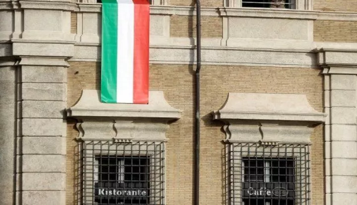 Les Echos: Η Ιταλία παίζει με τη φωτιά των αποσχίσεων