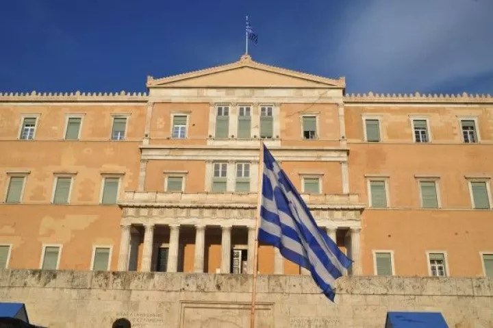 WSJ: Οι επενδυτές ξεφορτώνονται τα ελληνικά ομόλογα