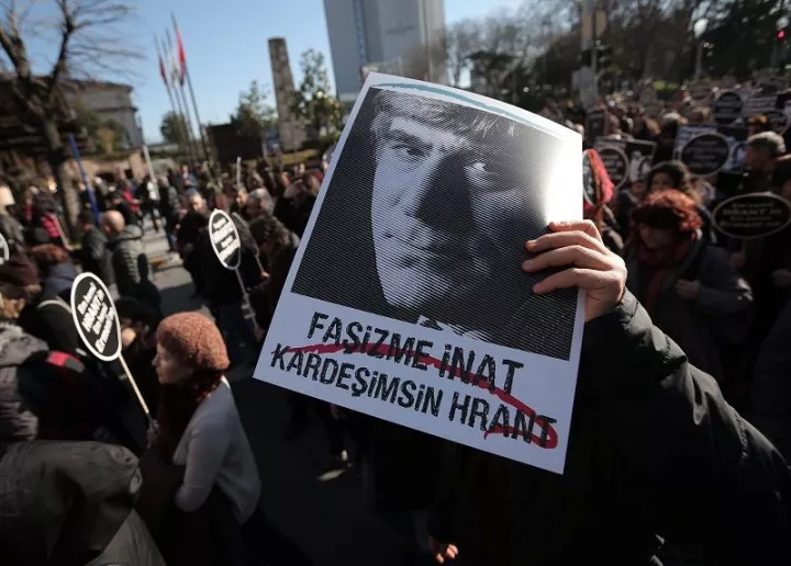 Τουρκία: Καταδικάστηκαν 7 άτομα για τη δολοφονία του δημοσιογράφου Χραντ Ντινκ