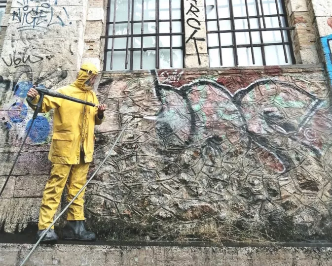 Αθήνα: Καθαρίστηκαν 19.000 τ.μ. σε επιχείρηση αντιγκράφιτι 