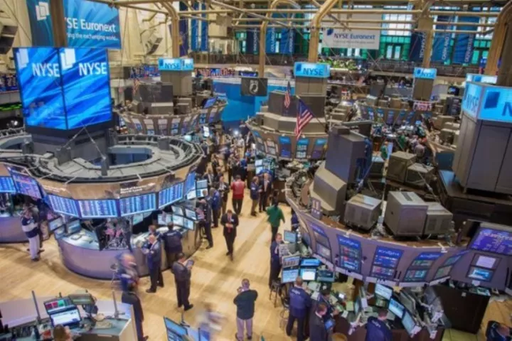 Wall Street: Συνεχίζεται το sell off - Απώλειες 900 μονάδων ο Dow Jones