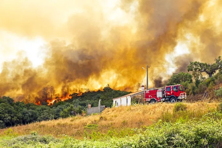 Τριήμερο εθνικό πένθος στην Πορτογαλία για τα θύματα από τις πυρκαγιές