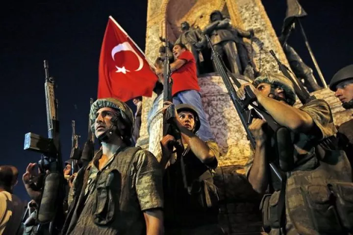 Stratfor: Θα χρειαστούν χρόνια μέχρι να ακάμψει απο το πραξικόπημα ο τουρκικός στρατός  