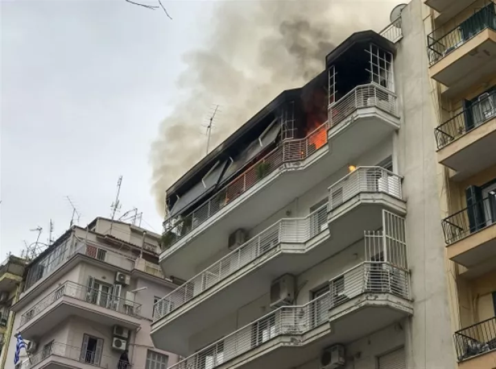 Θεσσαλονίκη: Νεκροί δύο ηλικιωμένοι από φωτιά σε διαμέρισμα στο κέντρο 