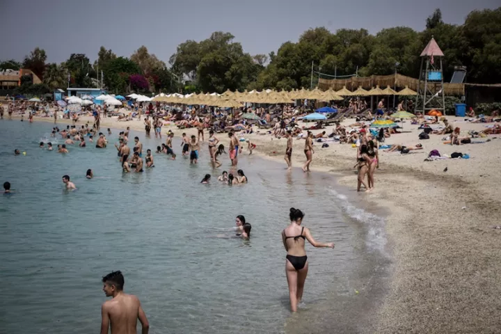 Οι πρώτες αφίξεις τουριστών στην Ελλάδα θα καθορίσουν την τουριστική κίνηση
