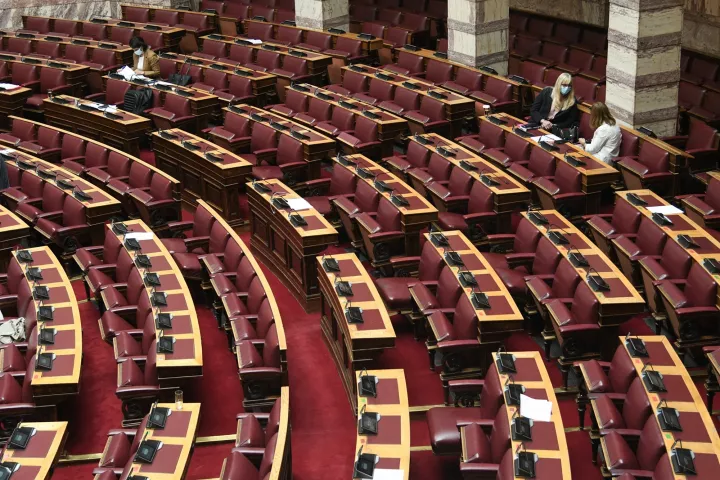 Βουλή: Κυρώθηκε κατά πλειοψηφία η σύμβαση για οικονομική αποκατάσταση παραχωρησιούχων αεροδρομίων