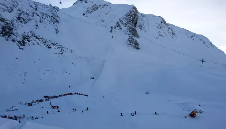 Γαλλία: Τραγωδία με χιονοστιβάδα που παρέσυρε δέκα μαθητές στις Άλπεις