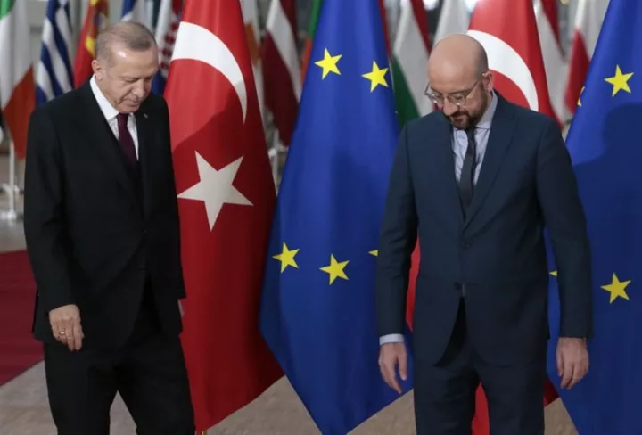 Η ΕΕ θα δώσει ακόμα 500 εκατ. στην Τουρκία για τους μετανάστες