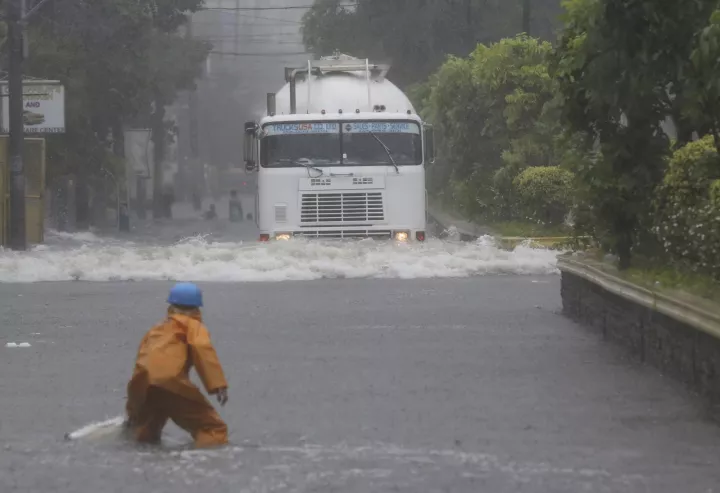 Ταϊβάν: 2.000 άνθρωποι απομακρύνθηκαν από τις εστίες τους εν αναμονή του τυφώνα Μαρία