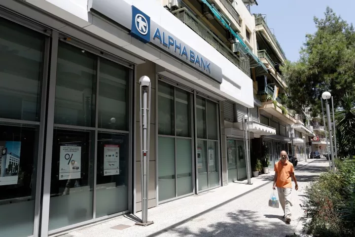 Alpha Bank: «Μαξιλάρι ασφαλείας» για την επίτευξη των στόχων οι διαγραφές «κόκκινων» δανείων
