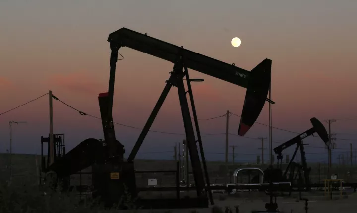 Απώλειες 3% για το πετρέλαιο με πίεση από την Κίνα