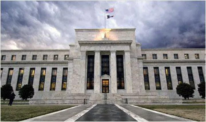 Fed: Οι αυξήσεις των επιτοκίων μπορεί να έρθουν με ταχύτερους ρυθμούς