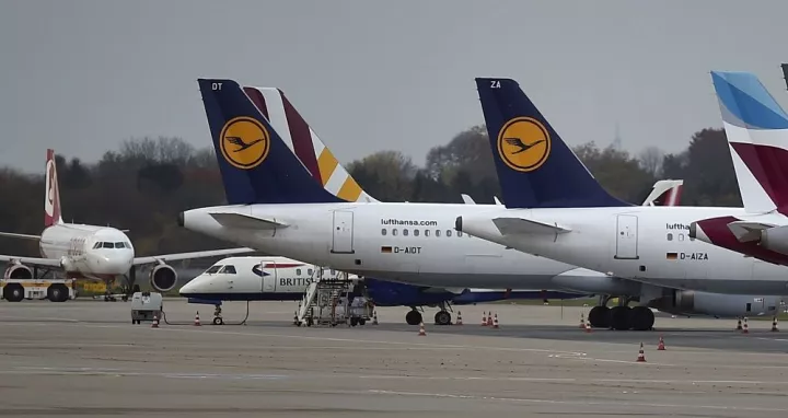 Οι κρατήσεις αεροπορικών εισιτηρίων έπεσαν 27% μετά τις επιθέσεις στο Παρίσι