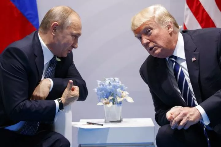 Το Κρεμλίνο διαψεύδει τα περί προγραμματισμένης συνάντησης Πούτιν-Τραμπ