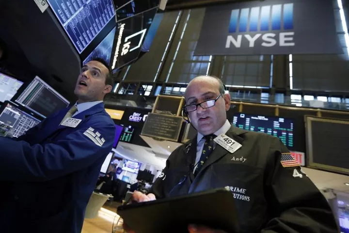 Ανακάμπτει η Wall Street μετά τη διήμερη βουτιά