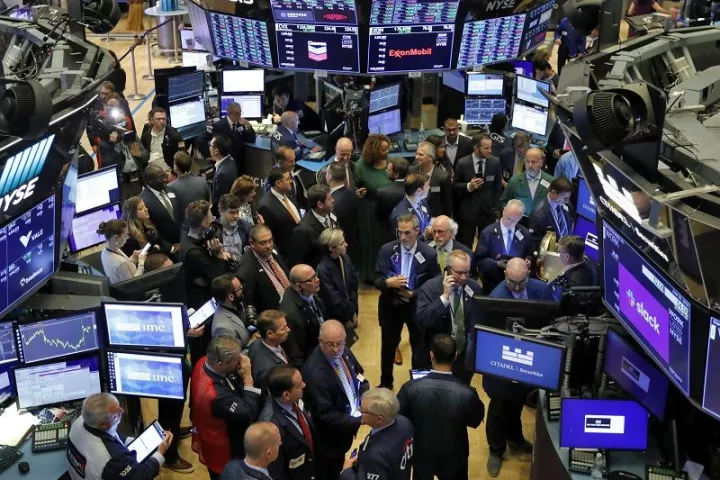 Κέρδη και νέα ρεκόρ στη Wall Street