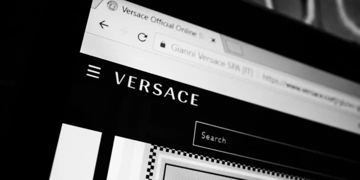 «Εντός ωρών» η πώληση του οίκου Versace για 2 δισ. δολάρια