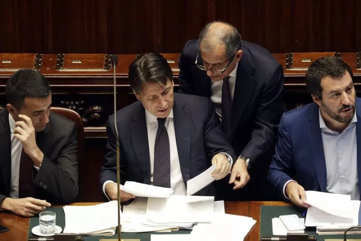 Ιταλία: Επιβεβαιώθηκε ο σχεδιασμός για έλλειμμα 2,4% το 2019