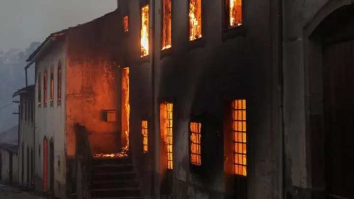 Πορτογαλία: Πυρκαγιά σε διώροφο κτίριο στοίχισε τη ζωή σε οκτώ ανθρώπους