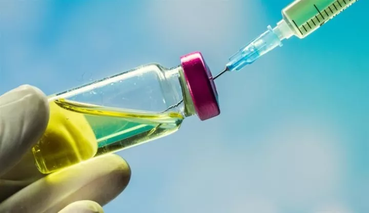 Οι ΗΠΑ αγοράζουν 300 εκατ. δόσεις του εμβολίου της AstraZeneca