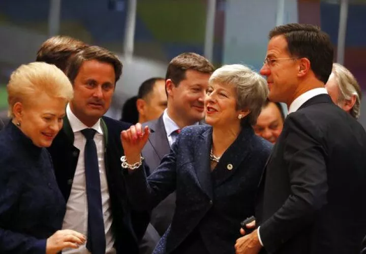 Θρίλερ με το Brexit στις Βρυξέλλες - Αναβολή σε δύο στάδια εξετάζουν οι ηγέτες της ΕΕ