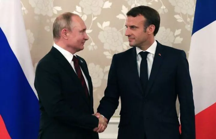 Ο Μακρόν υποδέχεται τον Πούτιν πριν από την σύνοδο κορυφής της Ομάδας των 7