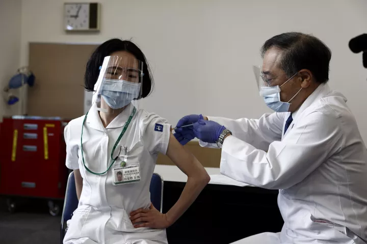 Ιαπωνία: «Κράσαρε» το σύστημα κρατήσεων για εμβολιασμό