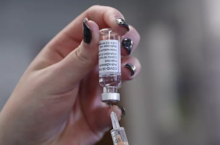 Τα 2/3 των Βρετανών έχουν κάνει τουλάχιστον μία δόση του εμβολίου