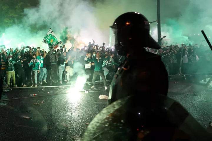 Πορτογαλία: Έρευνα της αστυνομίας μετά από συγκέντρωση χιλιάδων φιλάθλων της πρωταθλήτριας Σπόρτινγκ