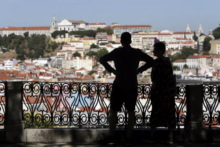Κορονοϊός - Πορτογαλία: Αίρεται η νυχτερινή απαγόρευση κυκλοφορίας 