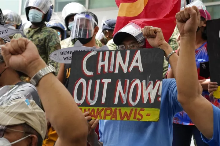 Φιλιππίνες: Καταδικάζουν την Κίνα για την απώθηση σκαφών ανεφοδιασμού στη Θάλασσα της Νότιας Κίνας