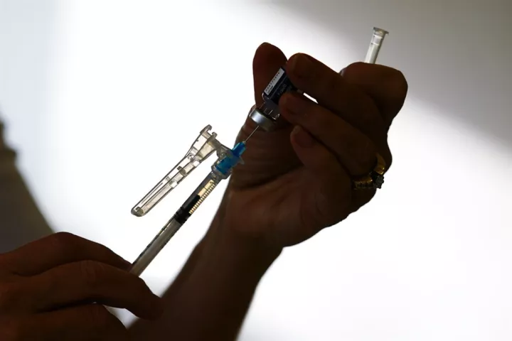 Αμερικανοί επιστήμονες: Εμβολιασμός και νόσηση προσφέρουν την καλύτερη προστασία στον κορονοϊό