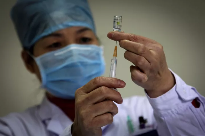 Κίνα: Εγκρίθηκε για στρατιωτική χρήση το υποψήφιο εμβόλιο της CanSino