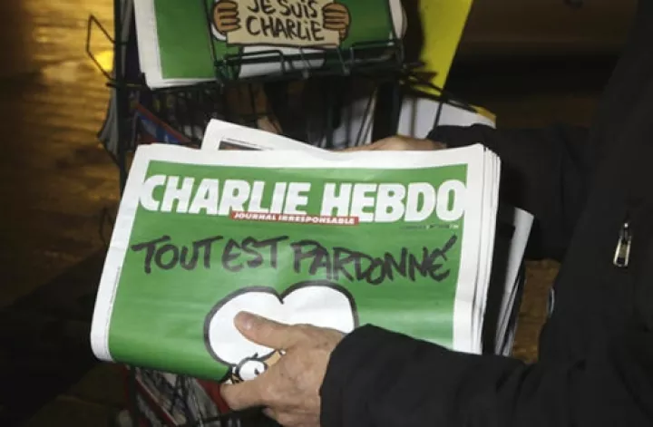 Το Charlie Hebdo απειλείται και πάλι από την Αλ-Κάιντα 