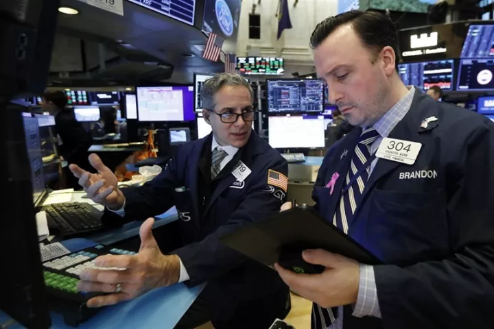 Οι δασμοί «φρέναραν» την Wall Street