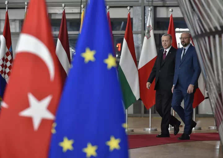 Η Τουρκία απαντά με «απειλητικό μήνυμα» στην αύξηση της πίεσης από ΗΠΑ, ΕΕ