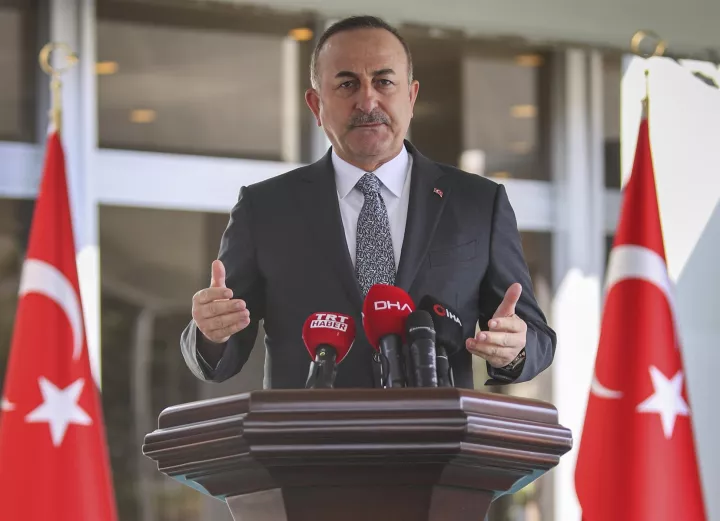Καλεί τη Γερμανία να άρει την ταξιδιωτική οδηγία για την Τουρκία